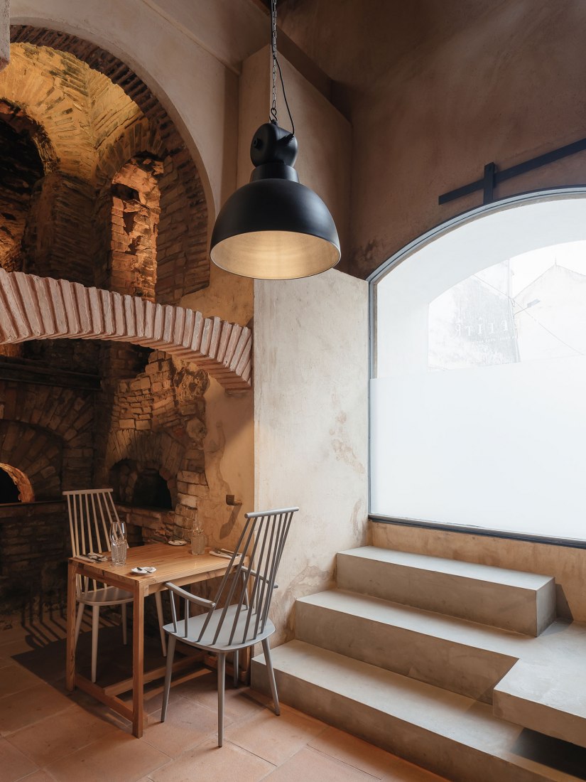 Renovación del edificio de la Antigua Sociedad de Cerámica por Luisa Bebiano Arquitectos y Atelier do Corvo. Fotografía de do mal o menos - Eduardo Nascimento.