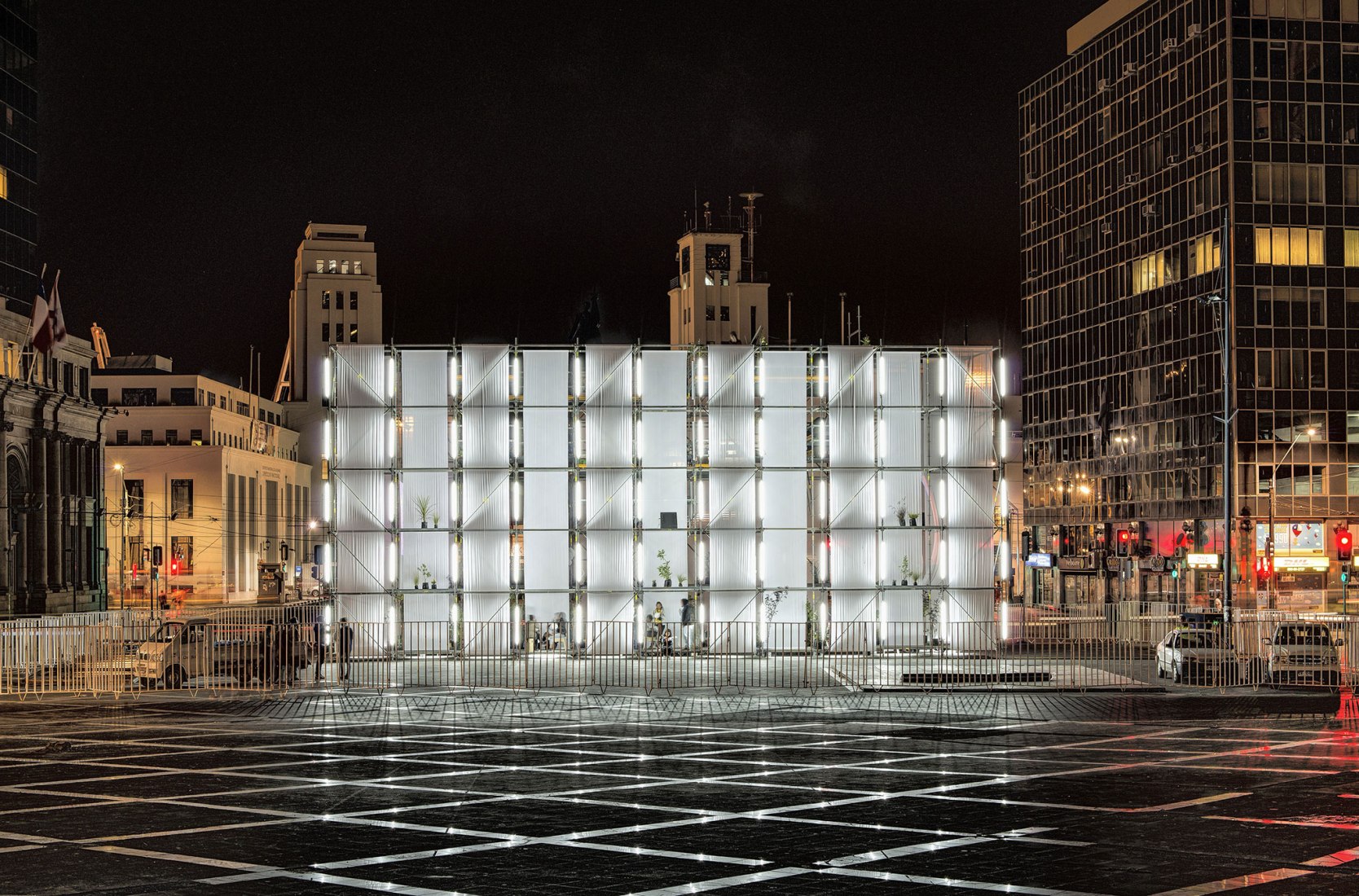 Night view. FAV Pavillion by República Portatil. Photography © Gino Zavala Bianchi