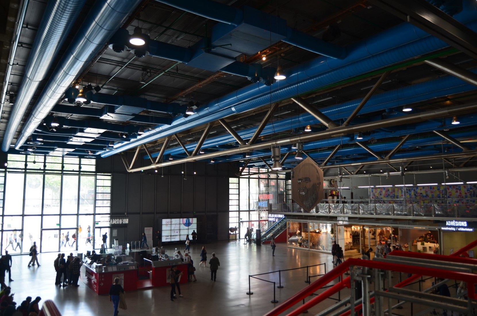 Obra maestra de la arquitectura en París. Centro Pompidou por Renzo Piano y Richard Rogers