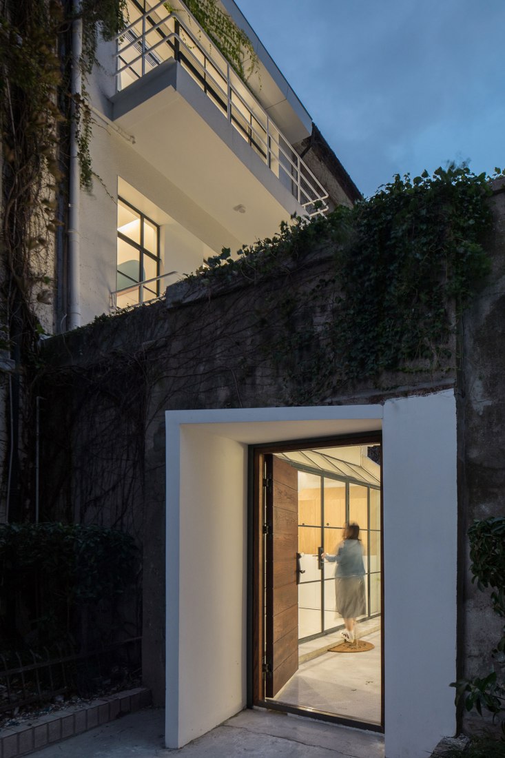 Una casa blanca, un hogar en crecimiento por RIGI Design. Fotografía © Tian Fangfang