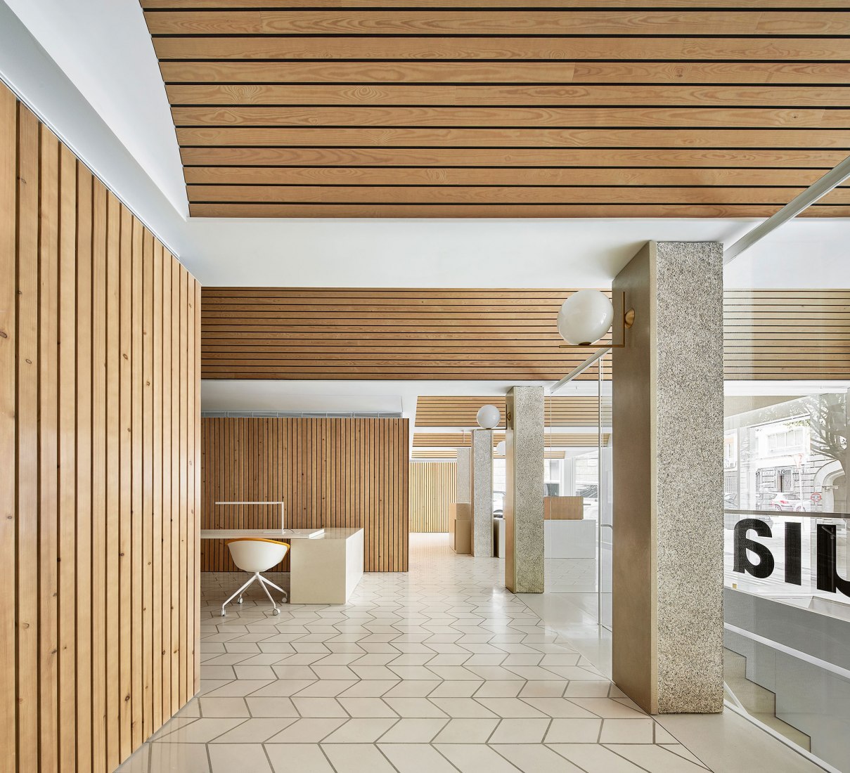 Arquia Banca office in Palma by Ripoll Tizón. Photograph by José Hevia