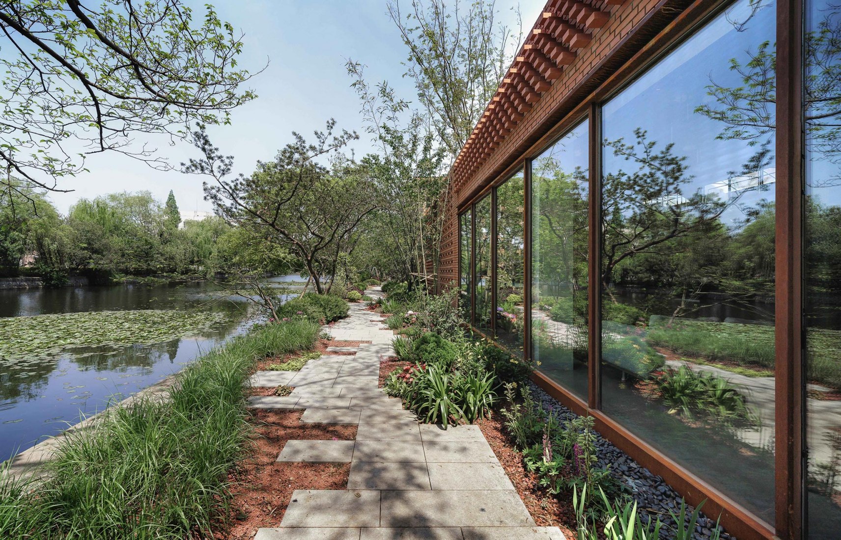 Liva Riverside Book Bar by Lacime Architects. Photograph by Qianxi Zhang.