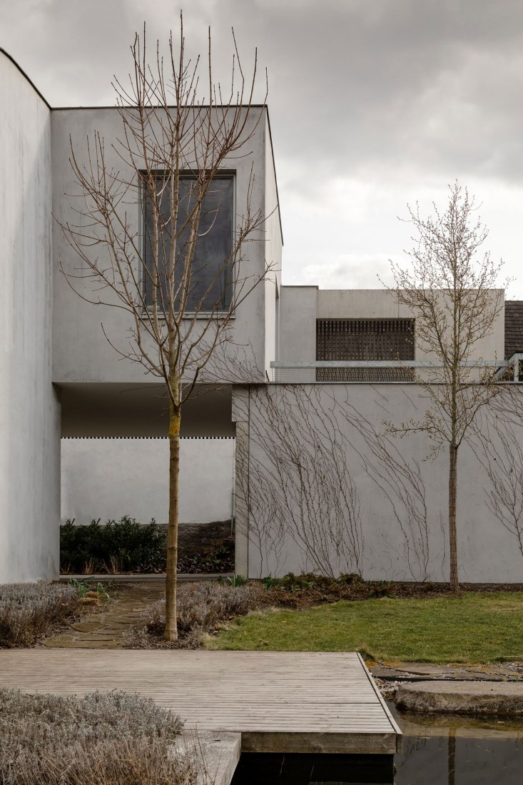 Casa familiar Hlubocepy por RO_AR architects. Fotografía por Viola Hertelová.
