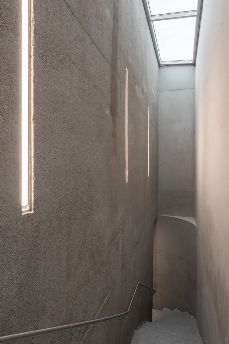 Extension of the Xavier Hufkens headquarters by Robbrecht en Daem. Photograph by HV-studio.