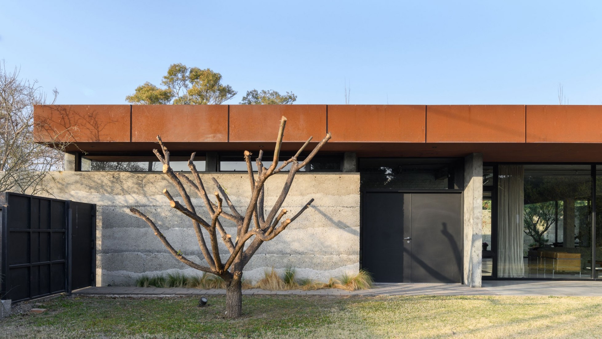 “Textural” house by Roberto Benito Arquitecto. Photograph by Gonzalo Viramonte.