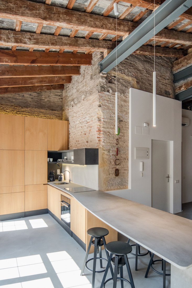 Kitchen. Apartment Musico Iturbi by Roberto di Donato Architecture. Photograph © Joao Morgado