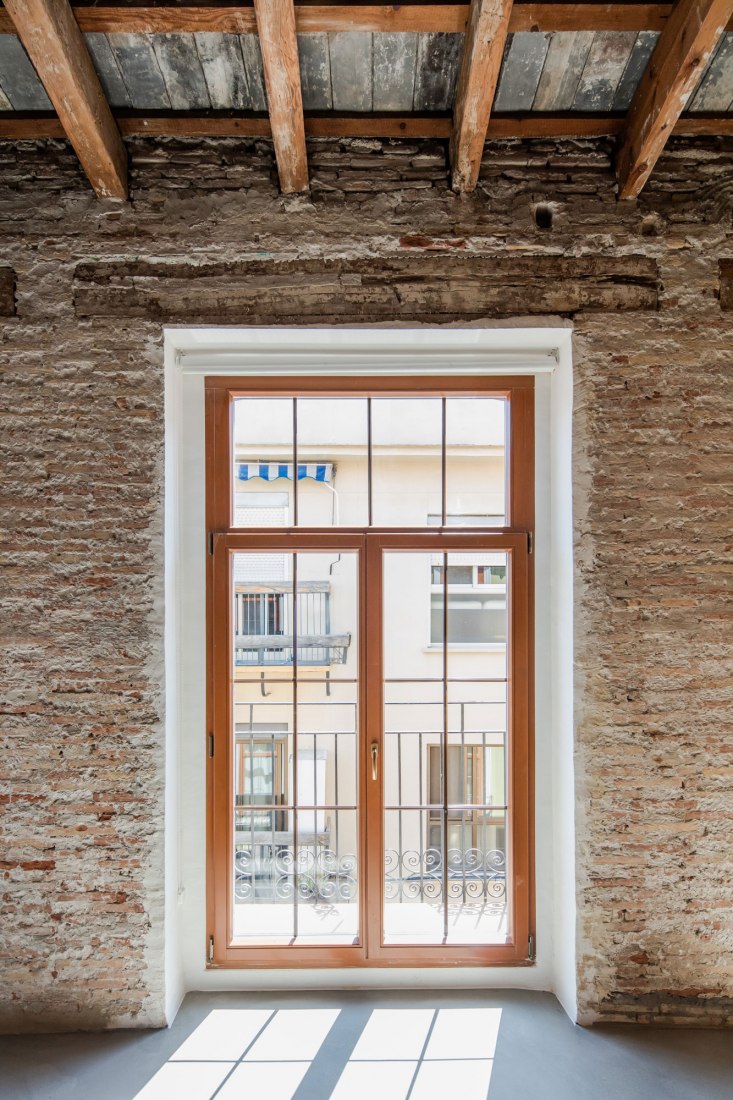 Interior. Apartment Musico Iturbi by Roberto di Donato Architecture. Photograph © Joao Morgado