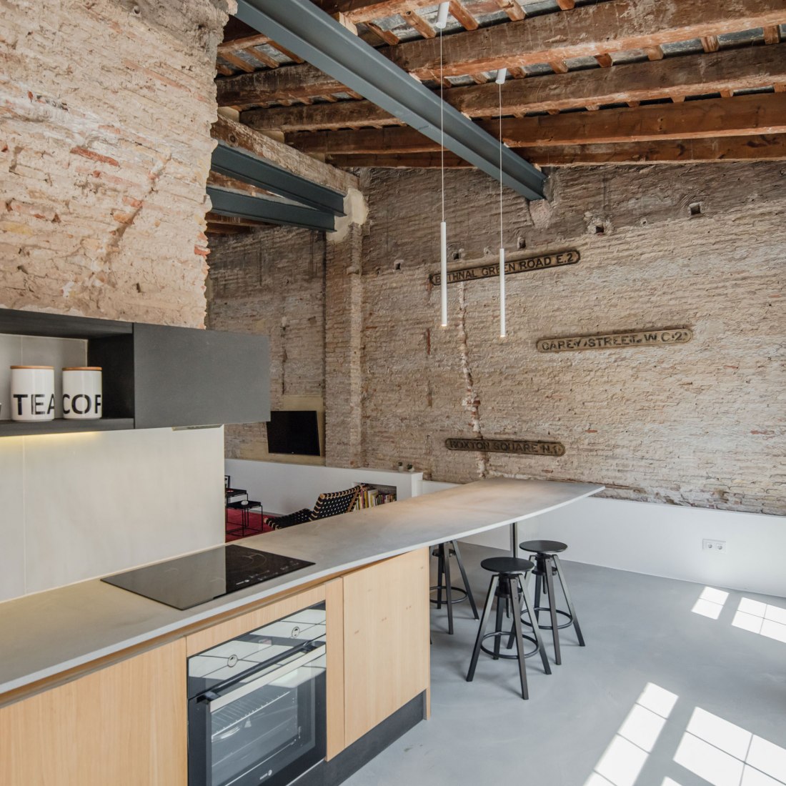 Kitchen. Apartment Musico Iturbi by Roberto di Donato Architecture. Photograph © Joao Morgado