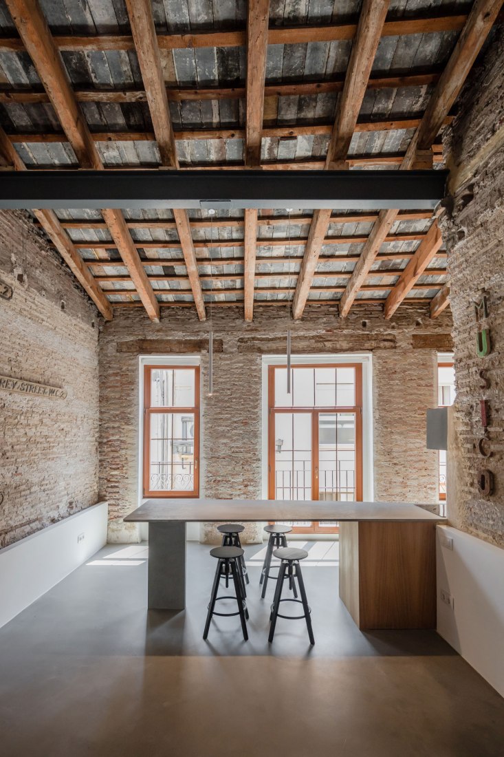 Interior. Apartment Musico Iturbi by Roberto di Donato Architecture. Photograph © Joao Morgado