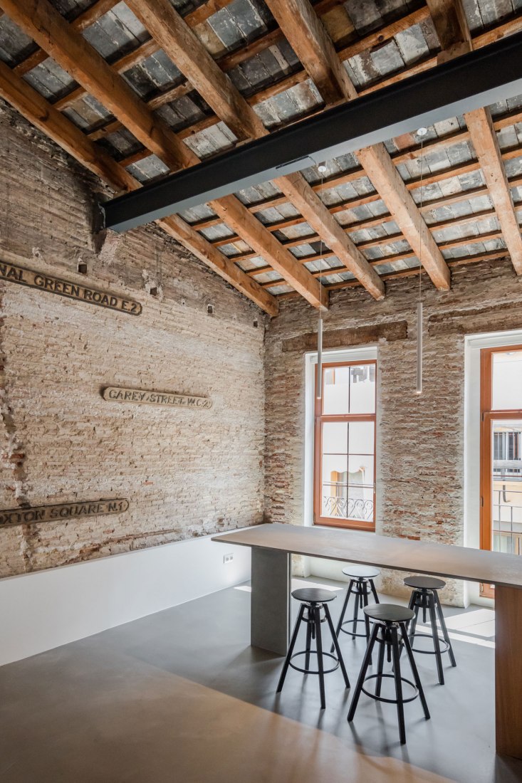Interior. Apartment Musico Iturbi by Roberto di Donato Architecture. Photograph © Joao Morgado
