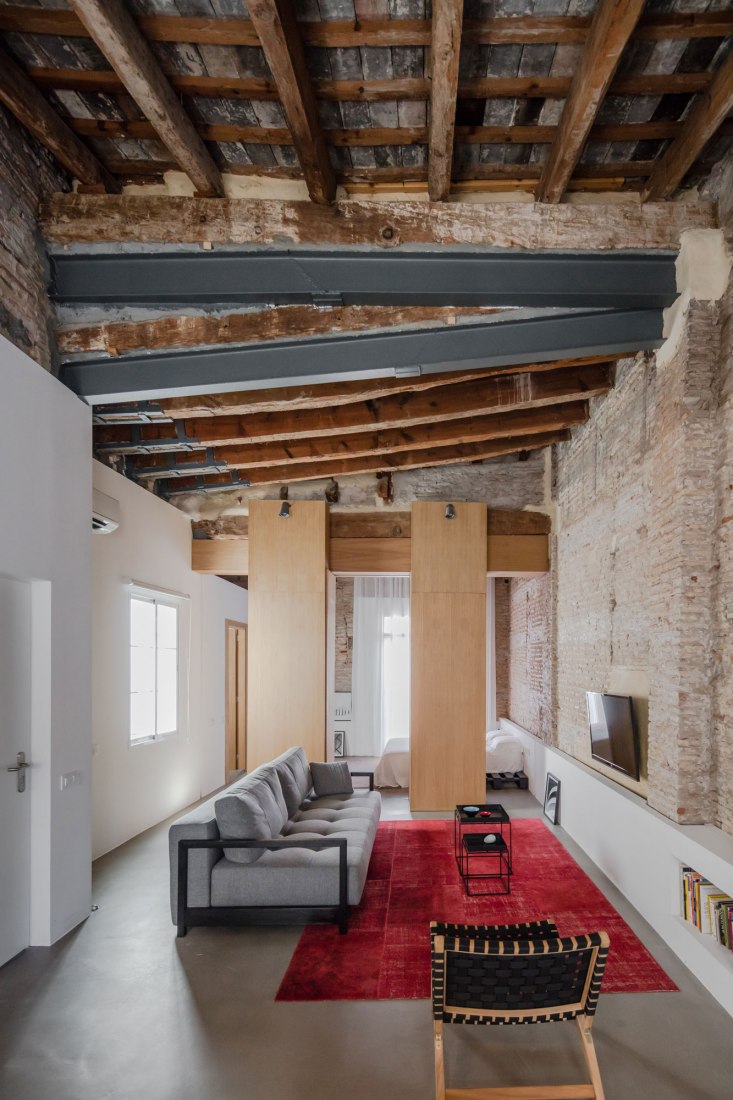 Linving room. Apartment Musico Iturbi by Roberto di Donato Architecture. Photograph © Joao Morgado