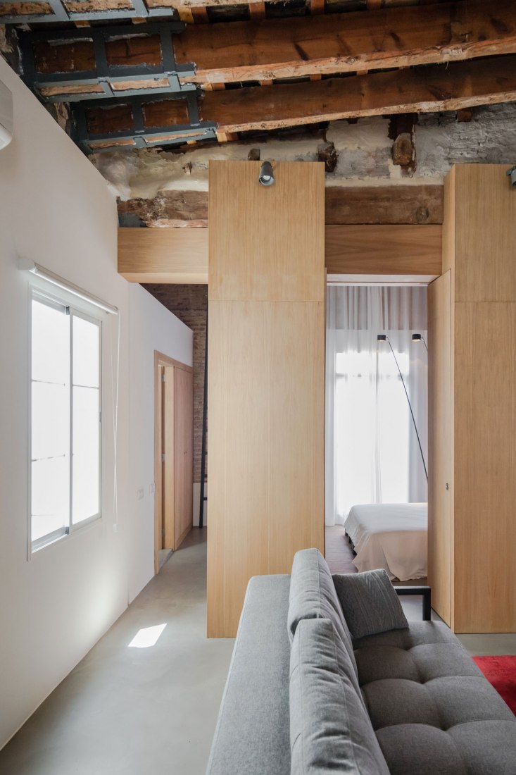 Linving room. Apartment Musico Iturbi by Roberto di Donato Architecture. Photograph © Joao Morgado