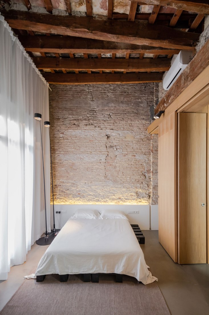 Room. Apartment Musico Iturbi by Roberto di Donato Architecture. Photograph © Joao Morgado