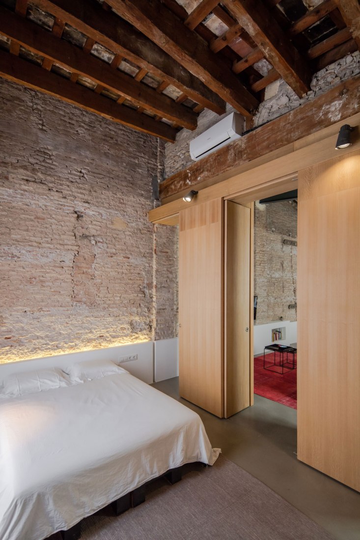 Room. Apartment Musico Iturbi by Roberto di Donato Architecture. Photograph © Joao Morgado