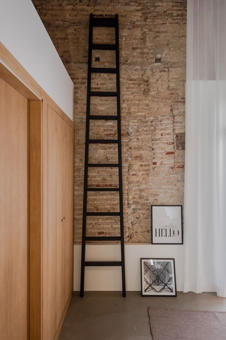 Room. Apartment Musico Iturbi by Roberto di Donato Architecture. Photograph © Joao Morgado