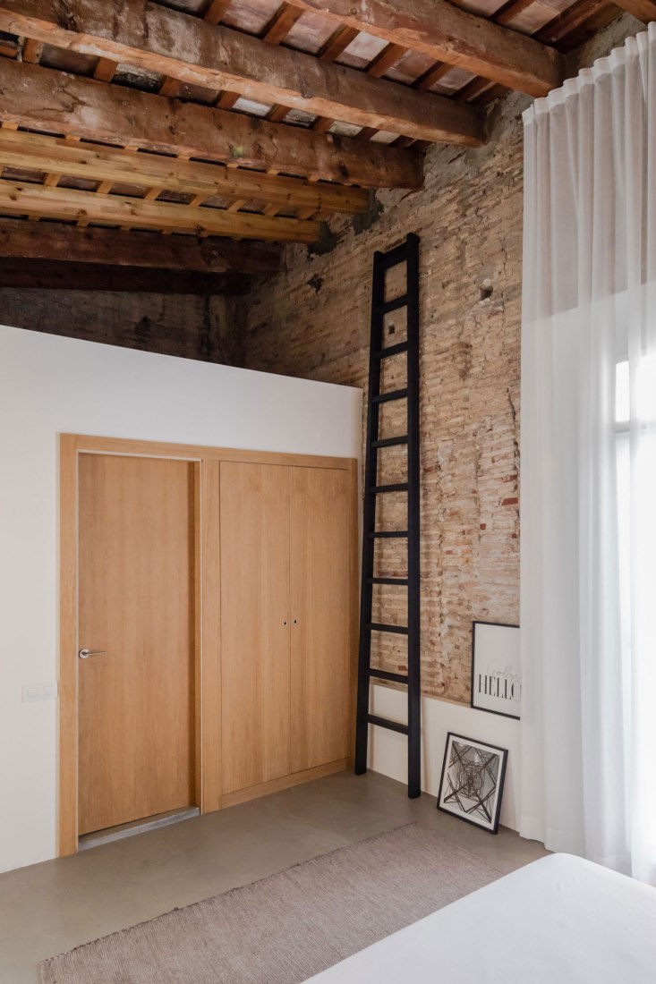Room. Apartment Musico Iturbi by Roberto di Donato Architecture. Photograph © Joao Morgado