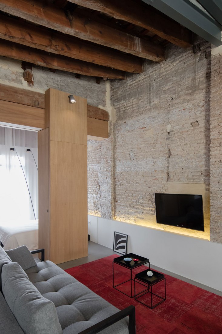 Linving room. Apartment Musico Iturbi by Roberto di Donato Architecture. Photograph © Joao Morgado