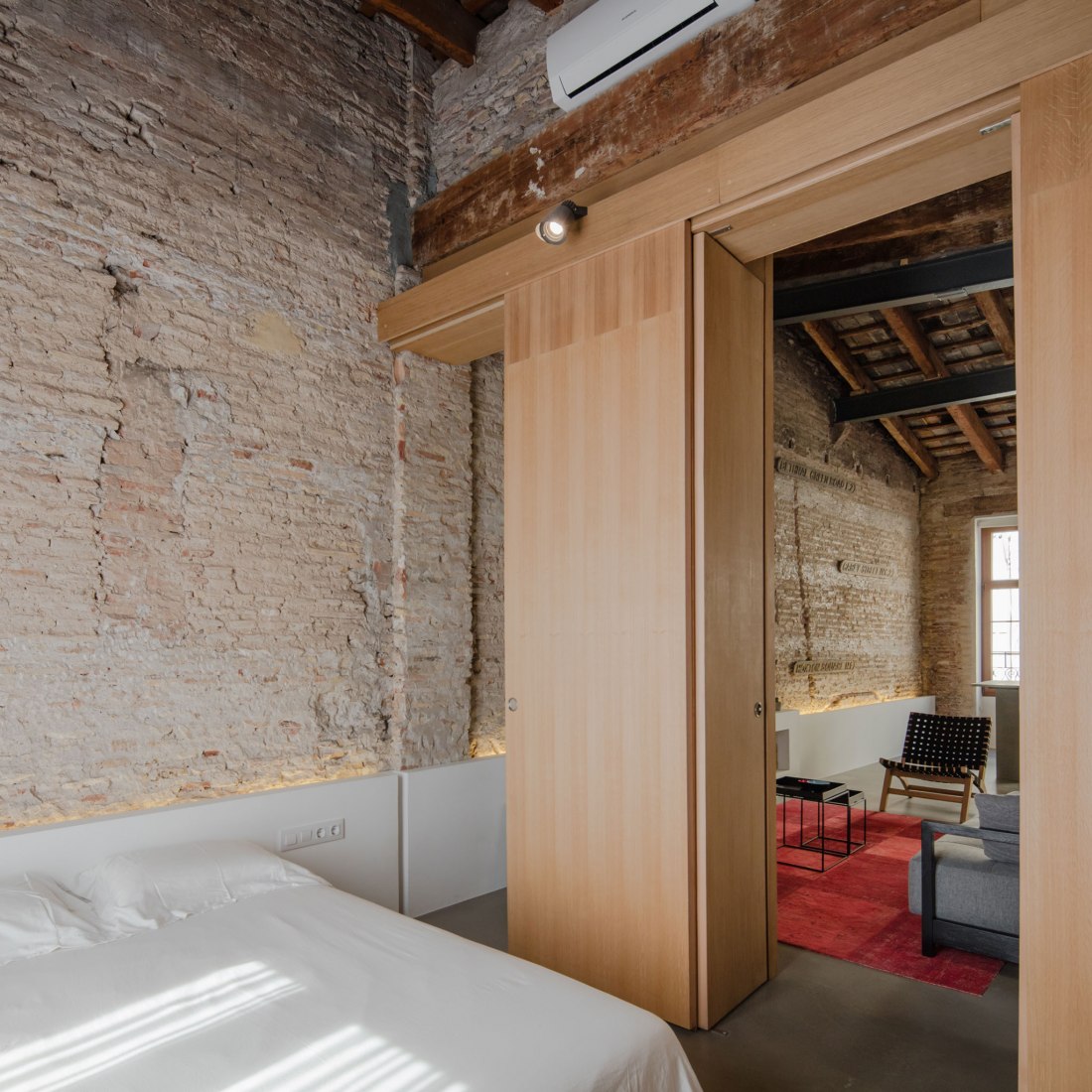 Room. Apartment Musico Iturbi by Roberto di Donato Architecture. Photograph © Joao Morgado