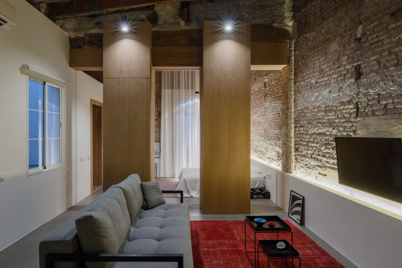 Night view. Apartment Musico Iturbi by Roberto di Donato Architecture. Photograph © Joao Morgado