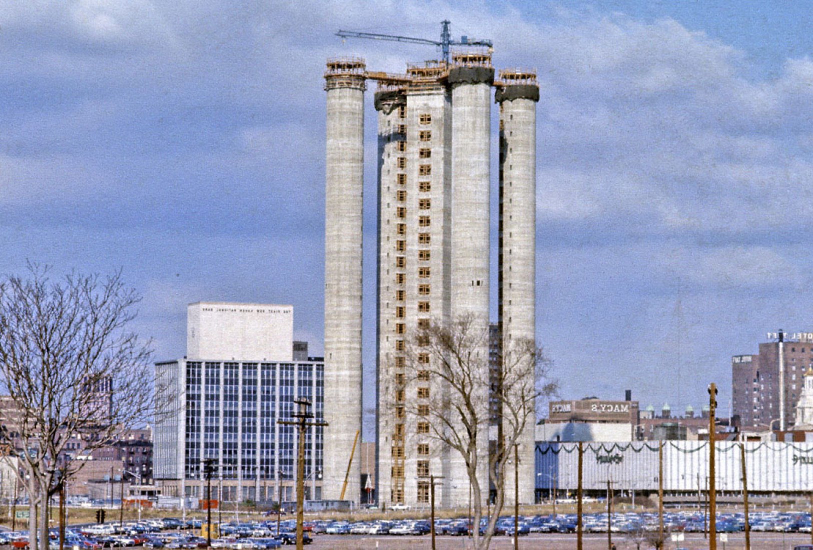 Constructive process. Knights of Columbus Building by Kevin Roche. Photography © Courtesy of Kevin Roche and John Dinkeloo Associates.