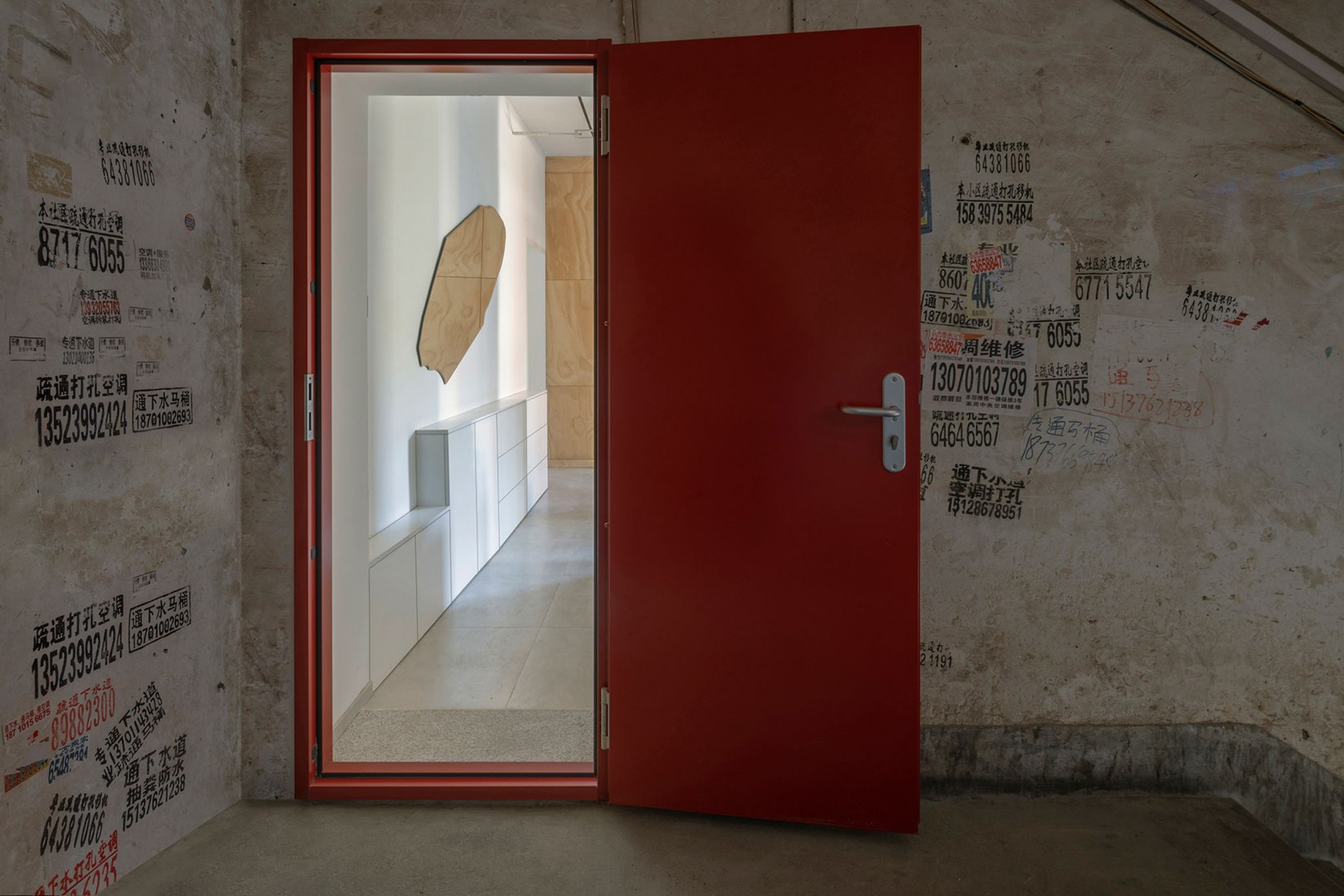 Apartamento de posguerra T101 por ROOI Design and Research. Fotografía por Weiqi Jin.