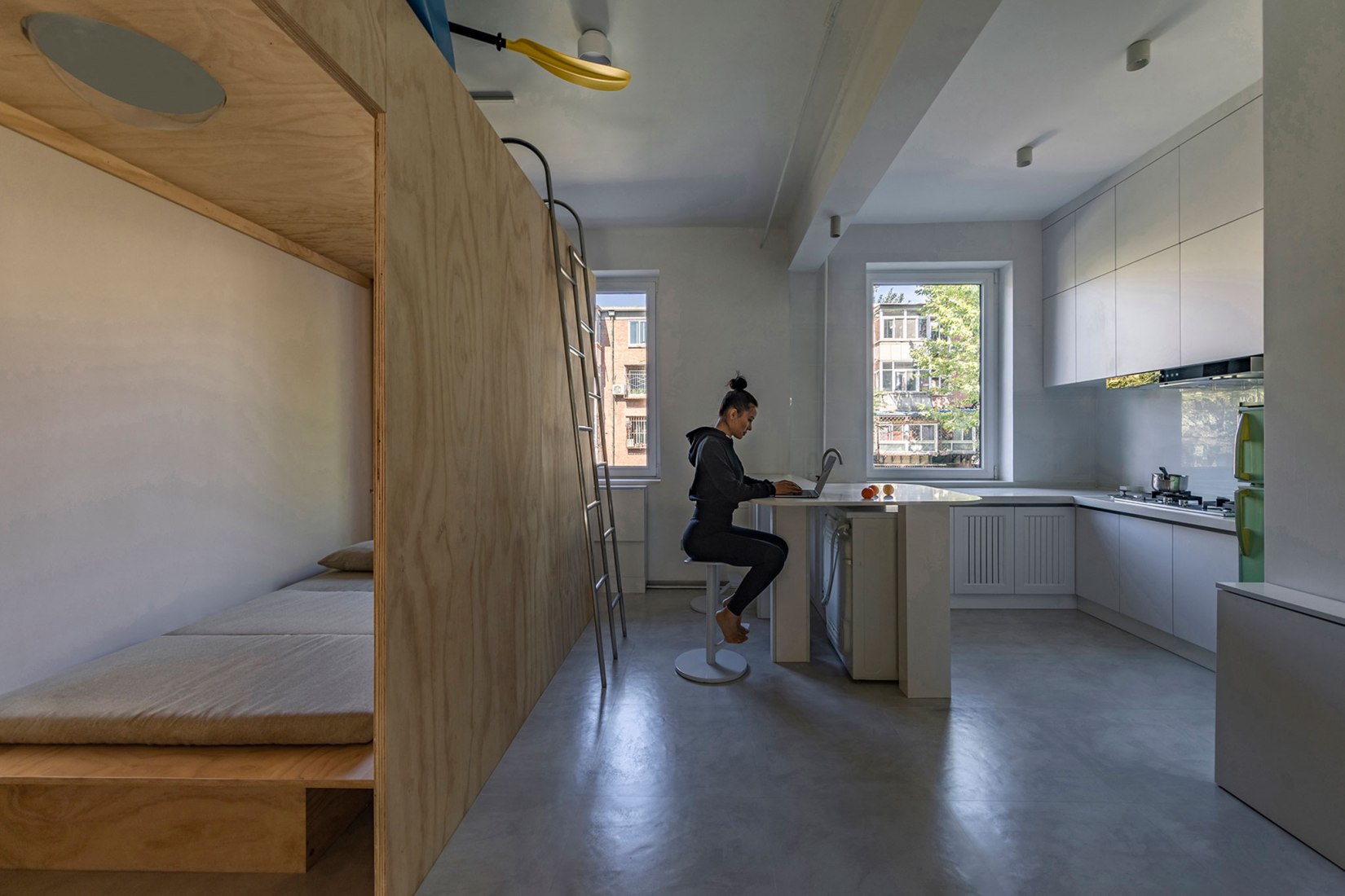 Apartamento de posguerra T101 por ROOI Design and Research. Fotografía por Weiqi Jin.