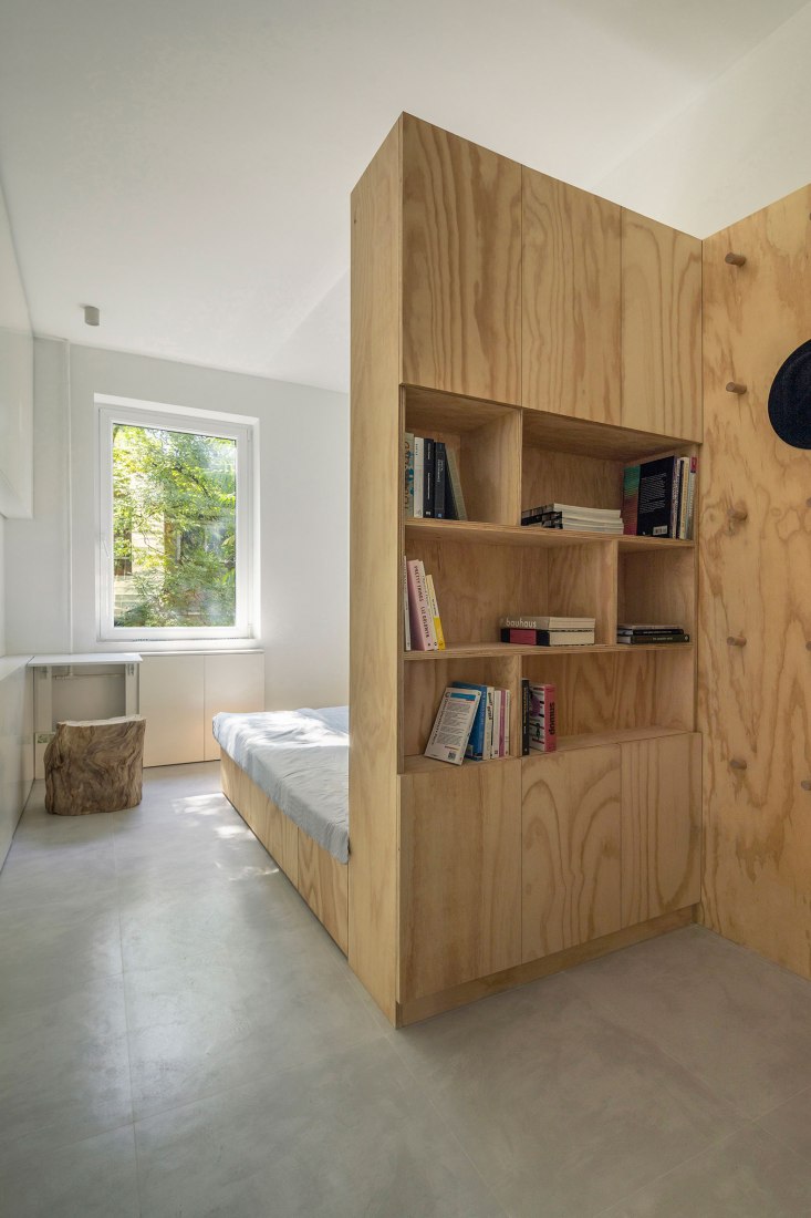 Apartamento de posguerra T101 por ROOI Design and Research. Fotografía por Weiqi Jin.