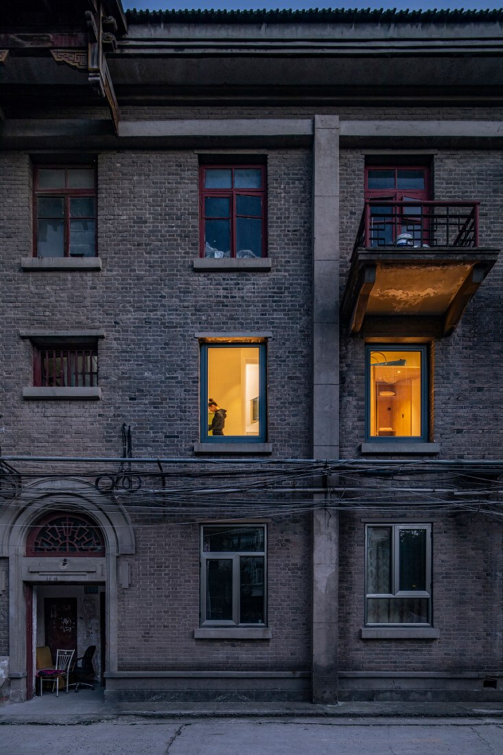 Apartamento de posguerra T101 por ROOI Design and Research. Fotografía por Weiqi Jin.