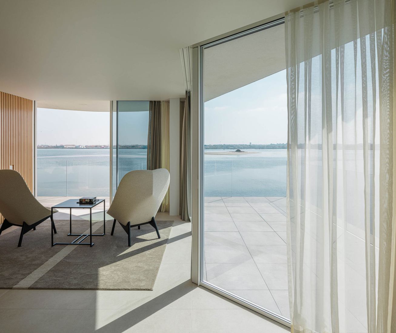 Casa JD2 por Rui Rosmaninho. Fotografía por Ivo Tavares Studio.