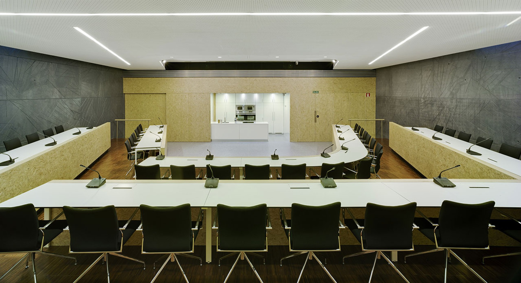 Classroom. IT offices + classroom building by Rstudio arquitectura. Photography © David Frutos.