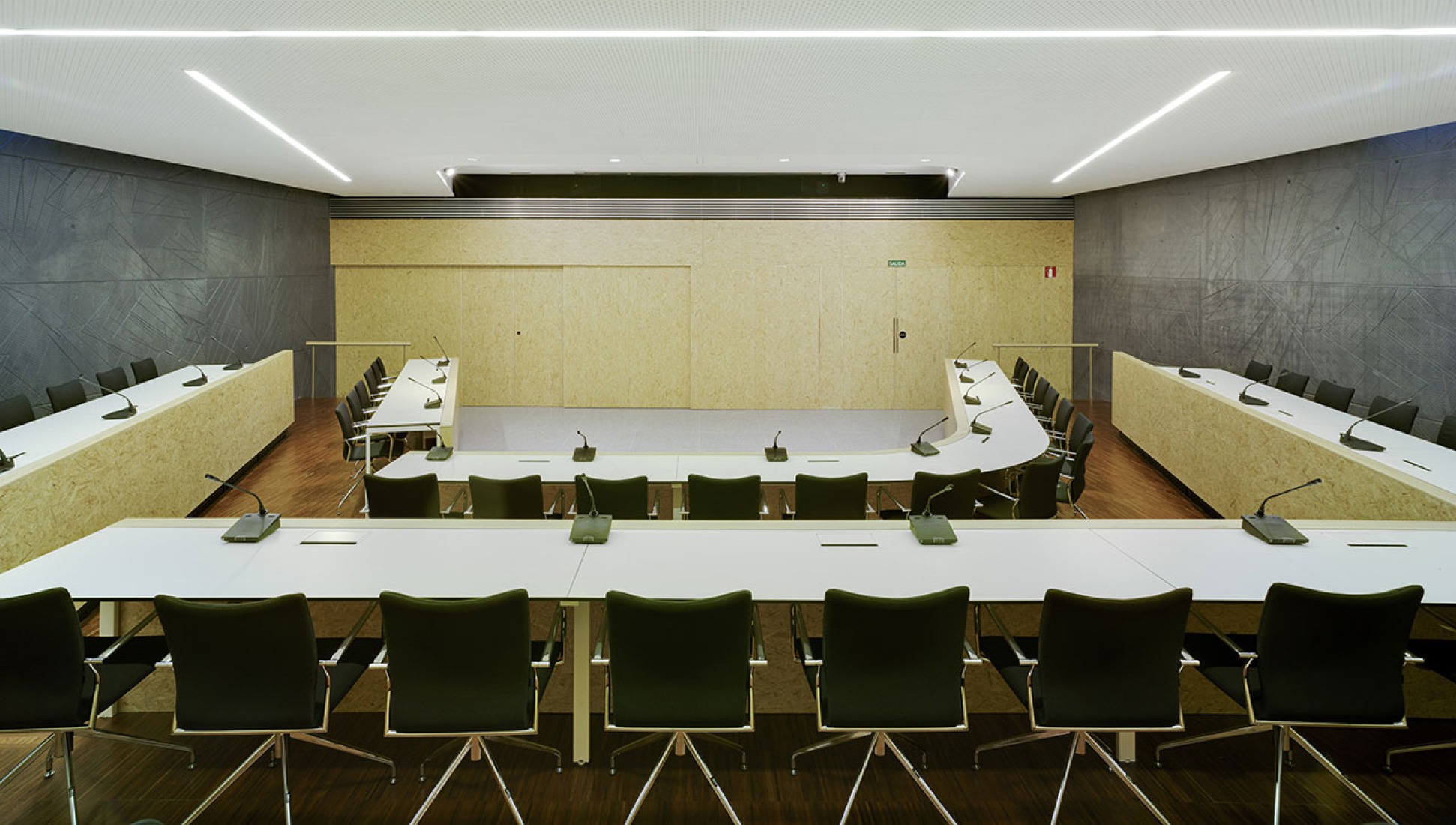 Classroom. IT offices + classroom building by Rstudio arquitectura. Photography © David Frutos.