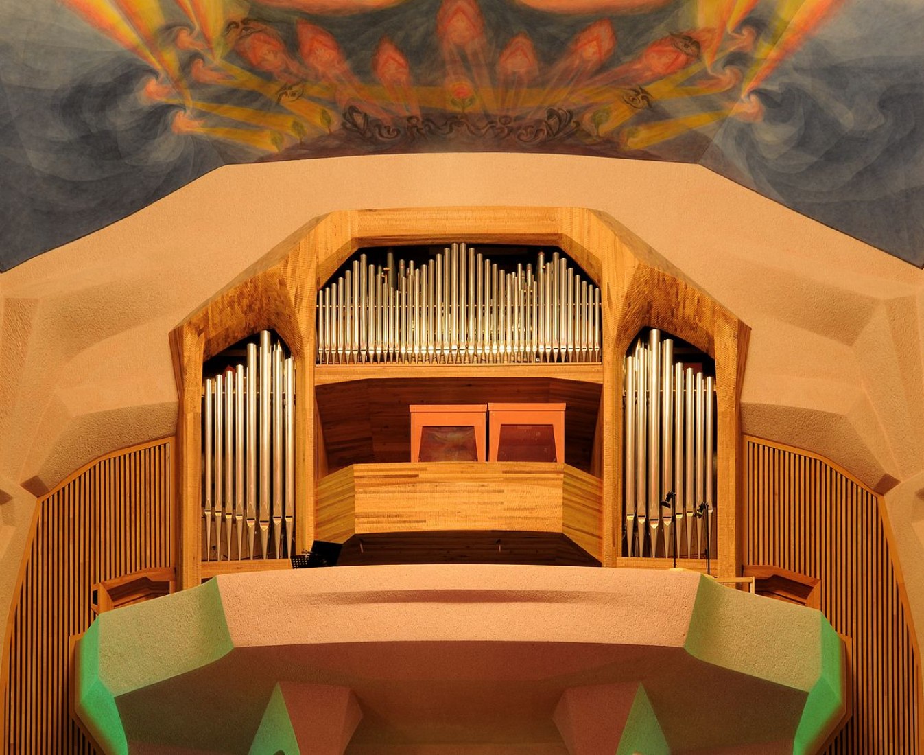 Organ. At the edge of expressionism, Rudolf Steiner II. Photography © Wikipedia.