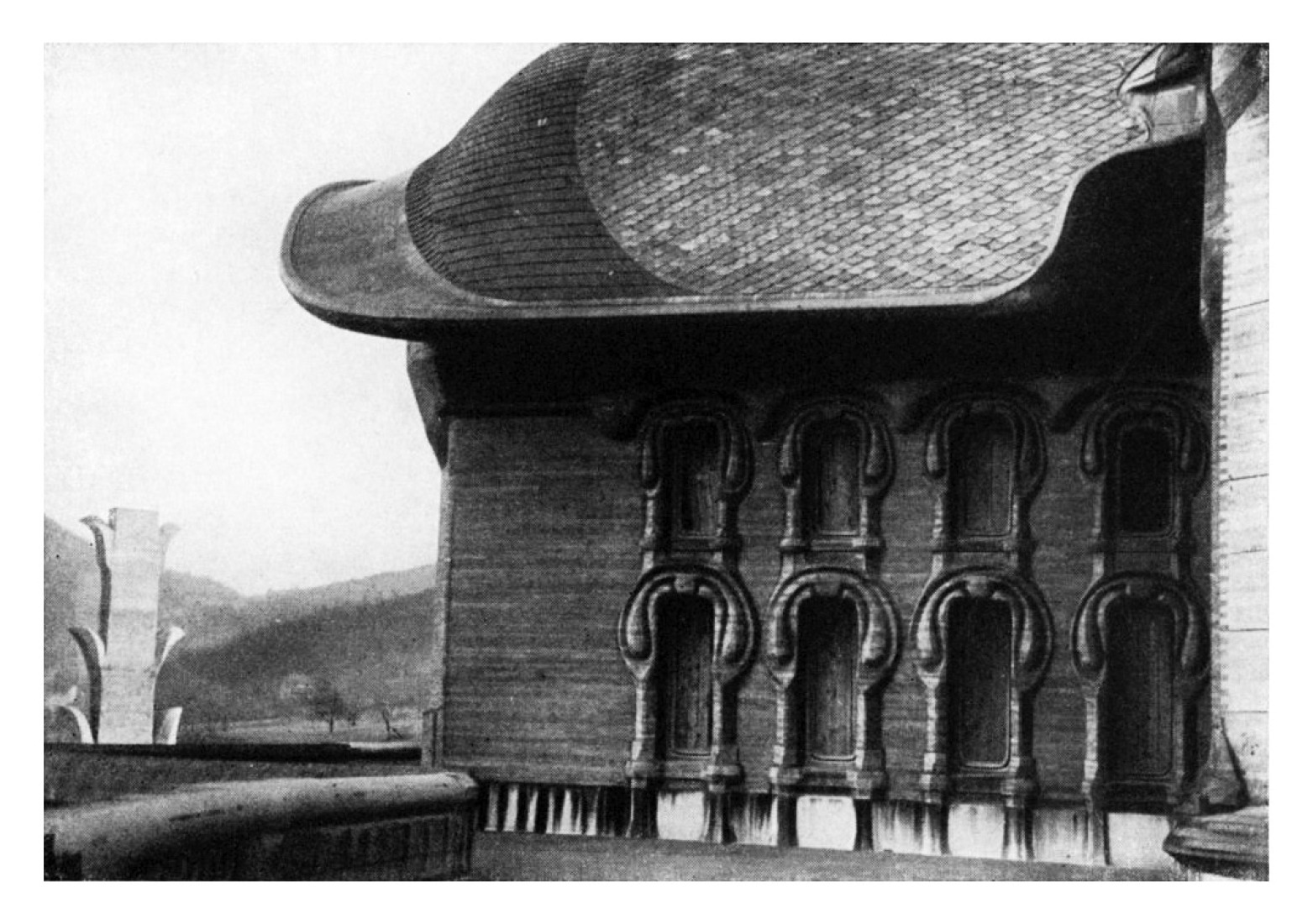 Detail. The first Goetheanum. At the edge of expressionism: Rudolf Steiner.  Photography © Courtesy of Rudolf Steiner Web.