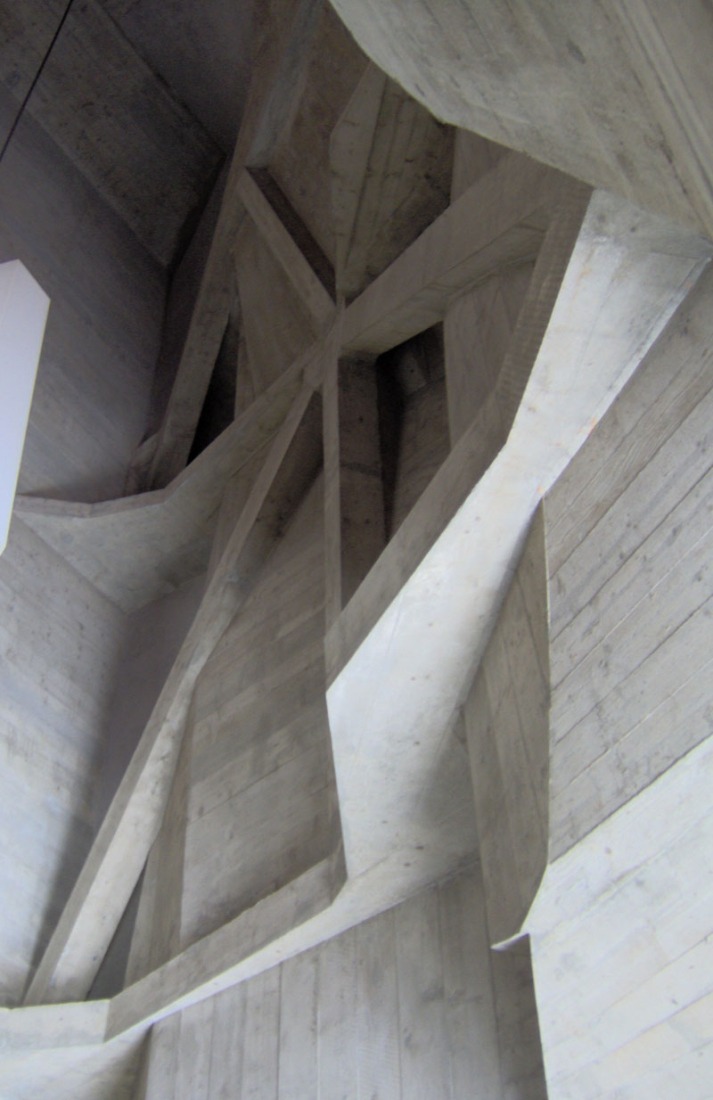 Interior detail. At the edge of expressionism, Rudolf Steiner II. Photography © Wikipedia.