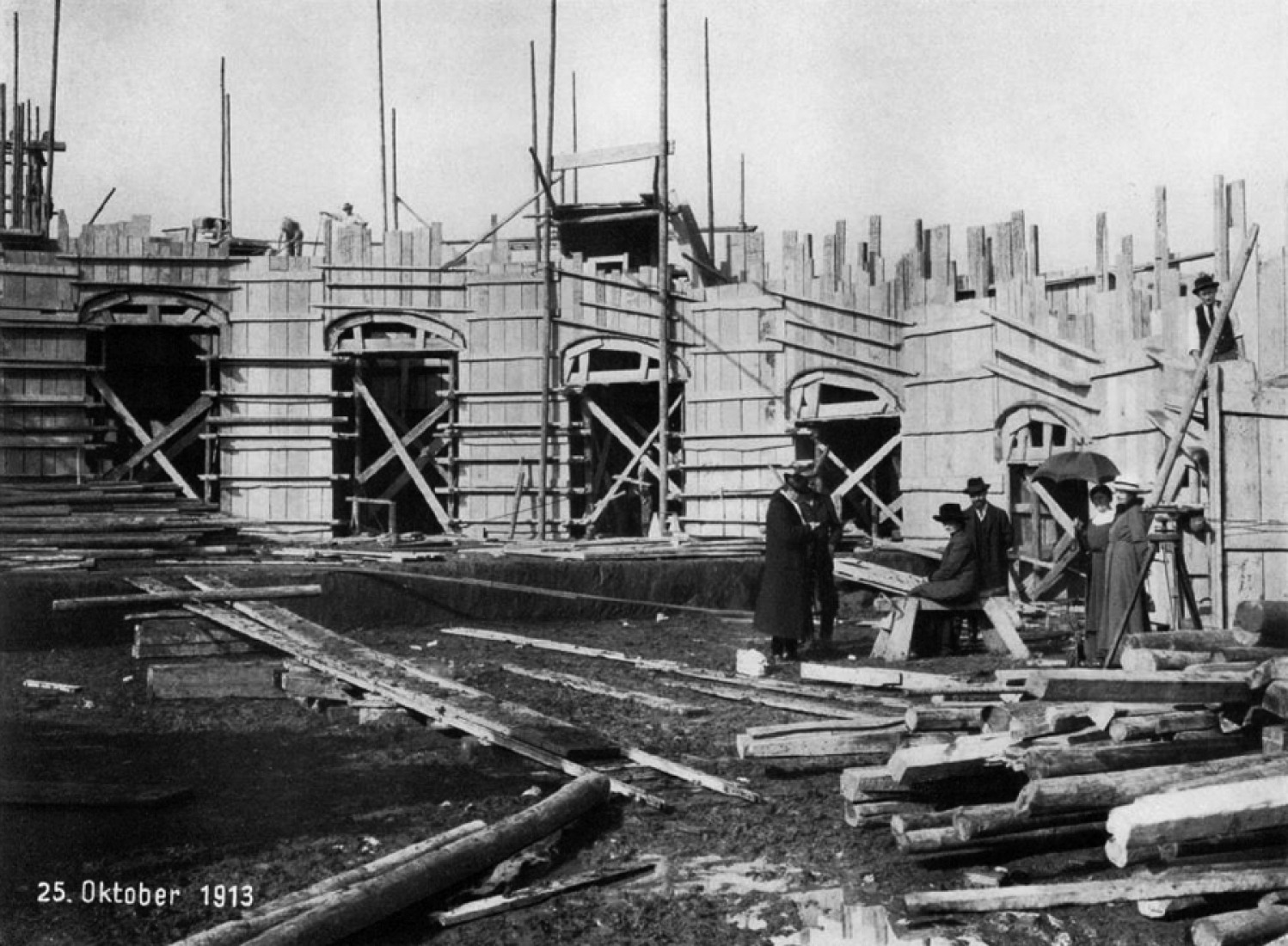 Constructive process. The first Goetheanum. At the edge of expressionism: Rudolf Steiner.  Photography © Courtesy of Rudolf Steiner Web.