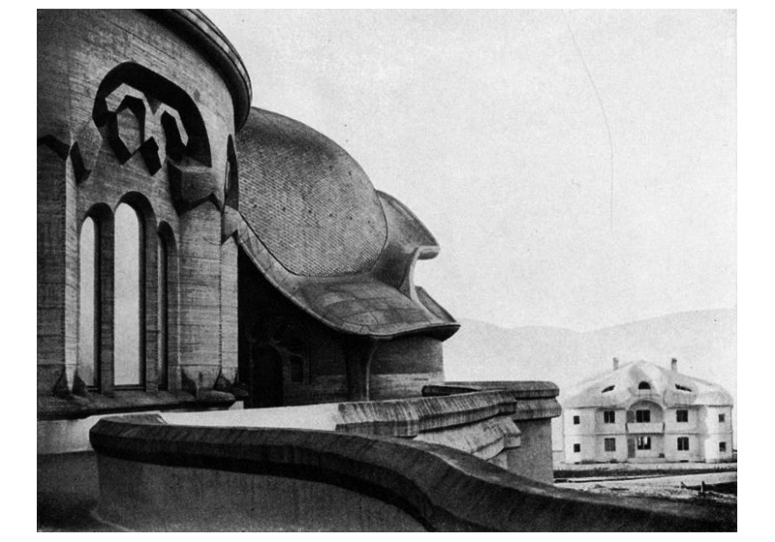 Detail. The first Goetheanum. At the edge of expressionism: Rudolf Steiner.  Photography © Courtesy of Rudolf Steiner Web.