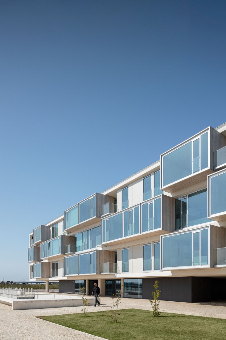ORIZZONT Building by Rvdm Arquitectos. Photograph by Ivo Tavares Studio.