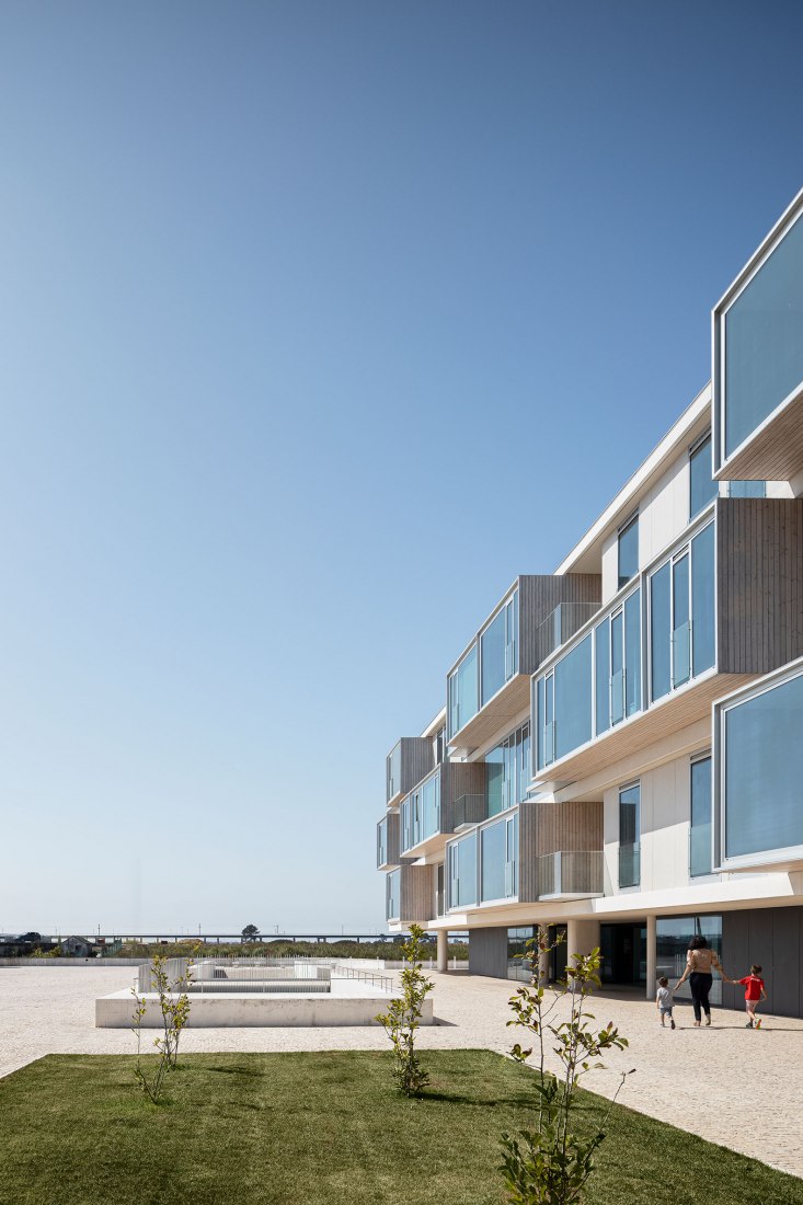 ORIZZONT Building by Rvdm Arquitectos. Photograph by Ivo Tavares Studio.
