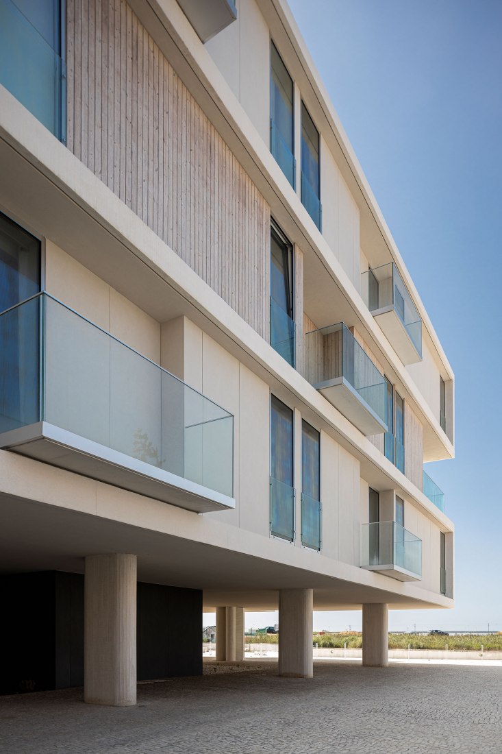 ORIZZONT Building by Rvdm Arquitectos. Photograph by Ivo Tavares Studio.