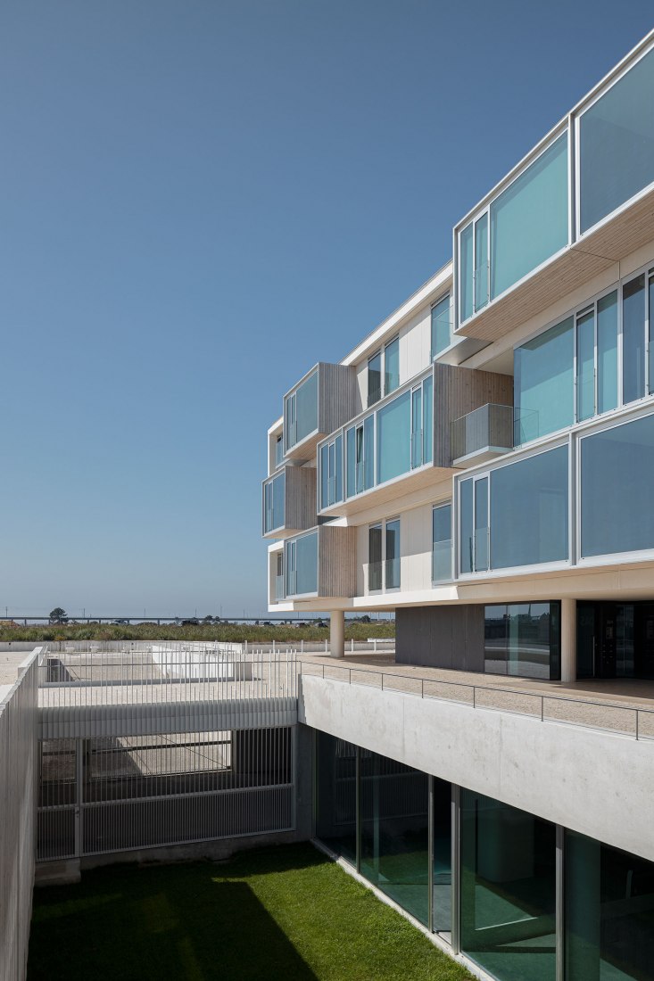 ORIZZONT Building by Rvdm Arquitectos. Photograph by Ivo Tavares Studio.