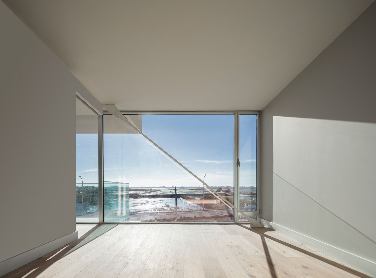 ORIZZONT Building by Rvdm Arquitectos. Photograph by Ivo Tavares Studio.