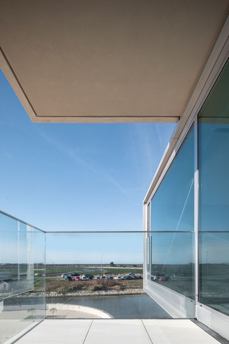 ORIZZONT Building by Rvdm Arquitectos. Photograph by Ivo Tavares Studio.