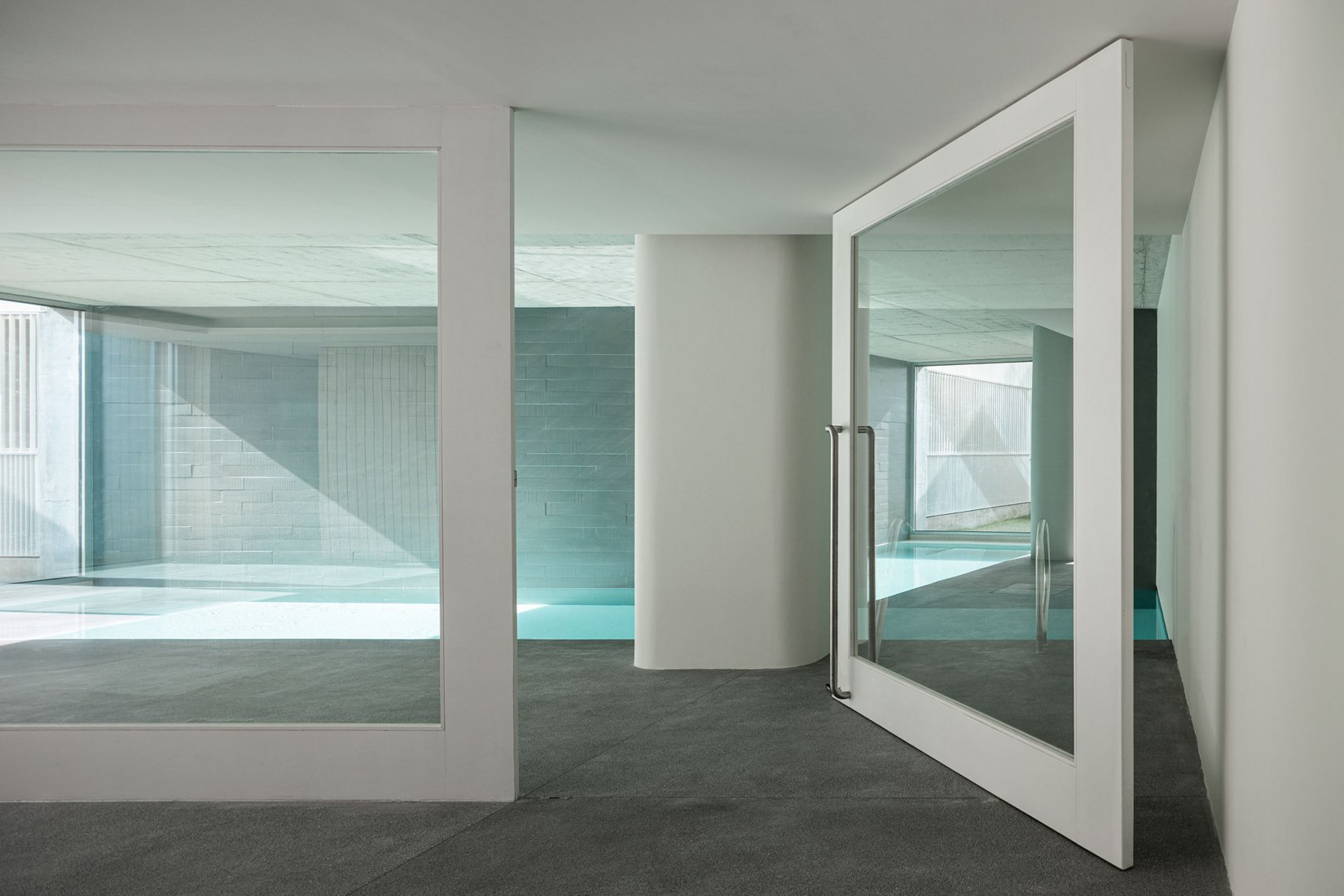 ORIZZONT Building by Rvdm Arquitectos. Photograph by Ivo Tavares Studio.