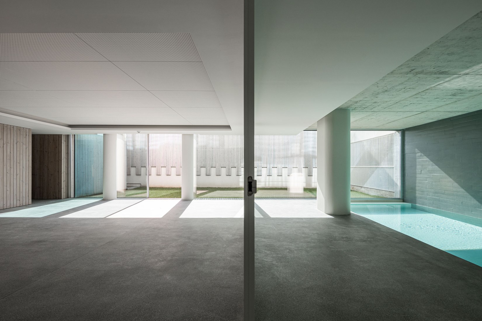 ORIZZONT Building by Rvdm Arquitectos. Photograph by Ivo Tavares Studio.