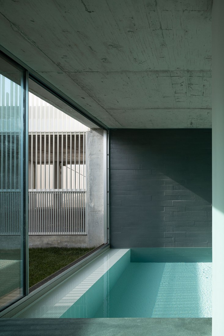 ORIZZONT Building by Rvdm Arquitectos. Photograph by Ivo Tavares Studio.