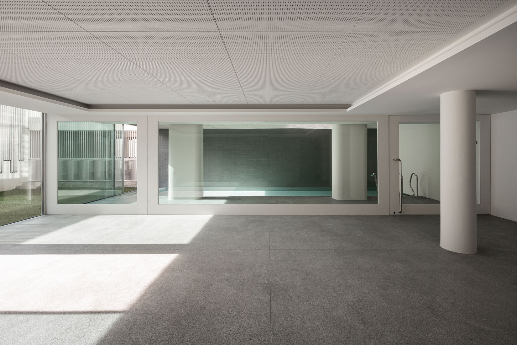ORIZZONT Building by Rvdm Arquitectos. Photograph by Ivo Tavares Studio.