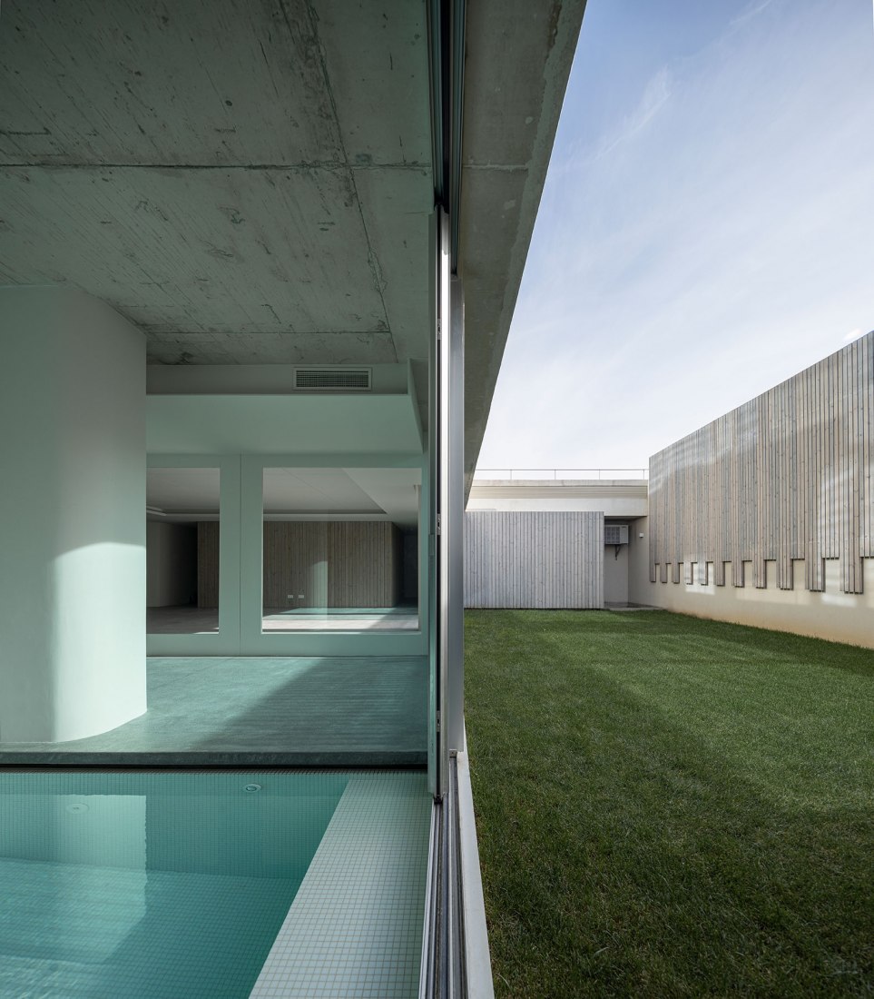 ORIZZONT Building by Rvdm Arquitectos. Photograph by Ivo Tavares Studio.