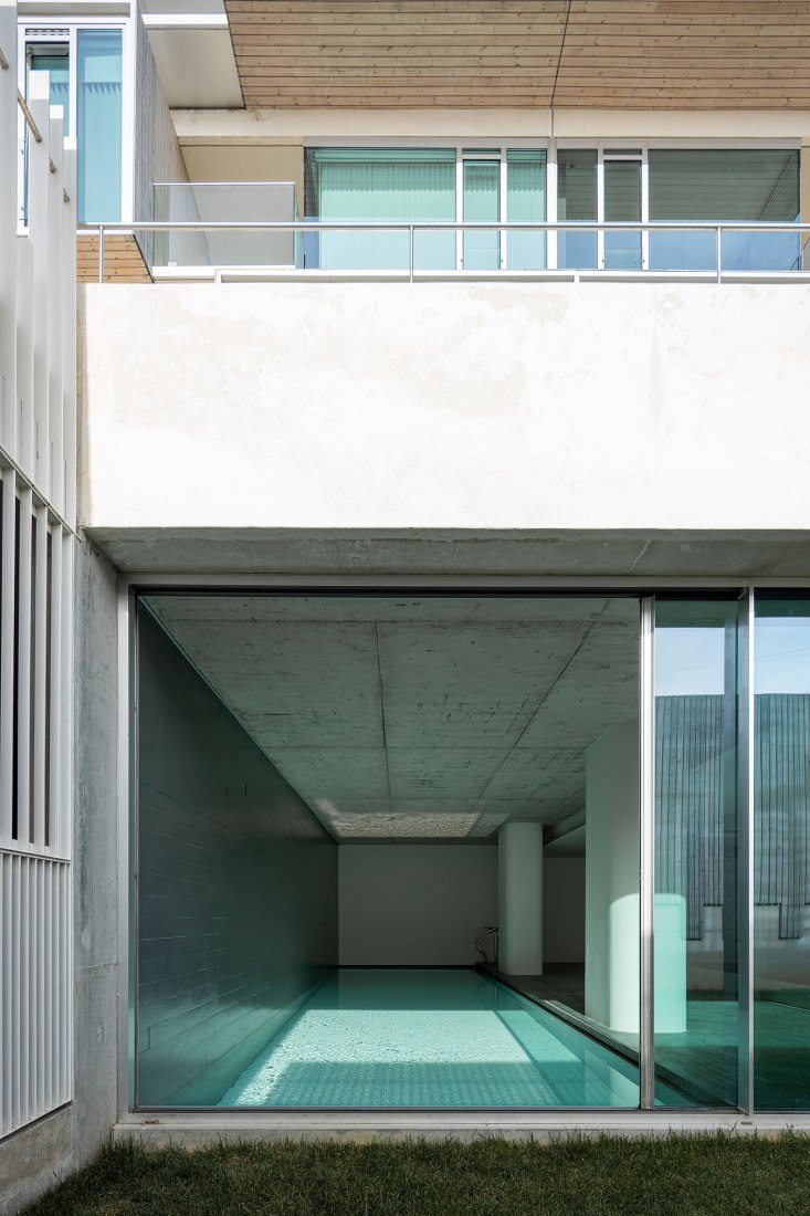 ORIZZONT Building by Rvdm Arquitectos. Photograph by Ivo Tavares Studio.
