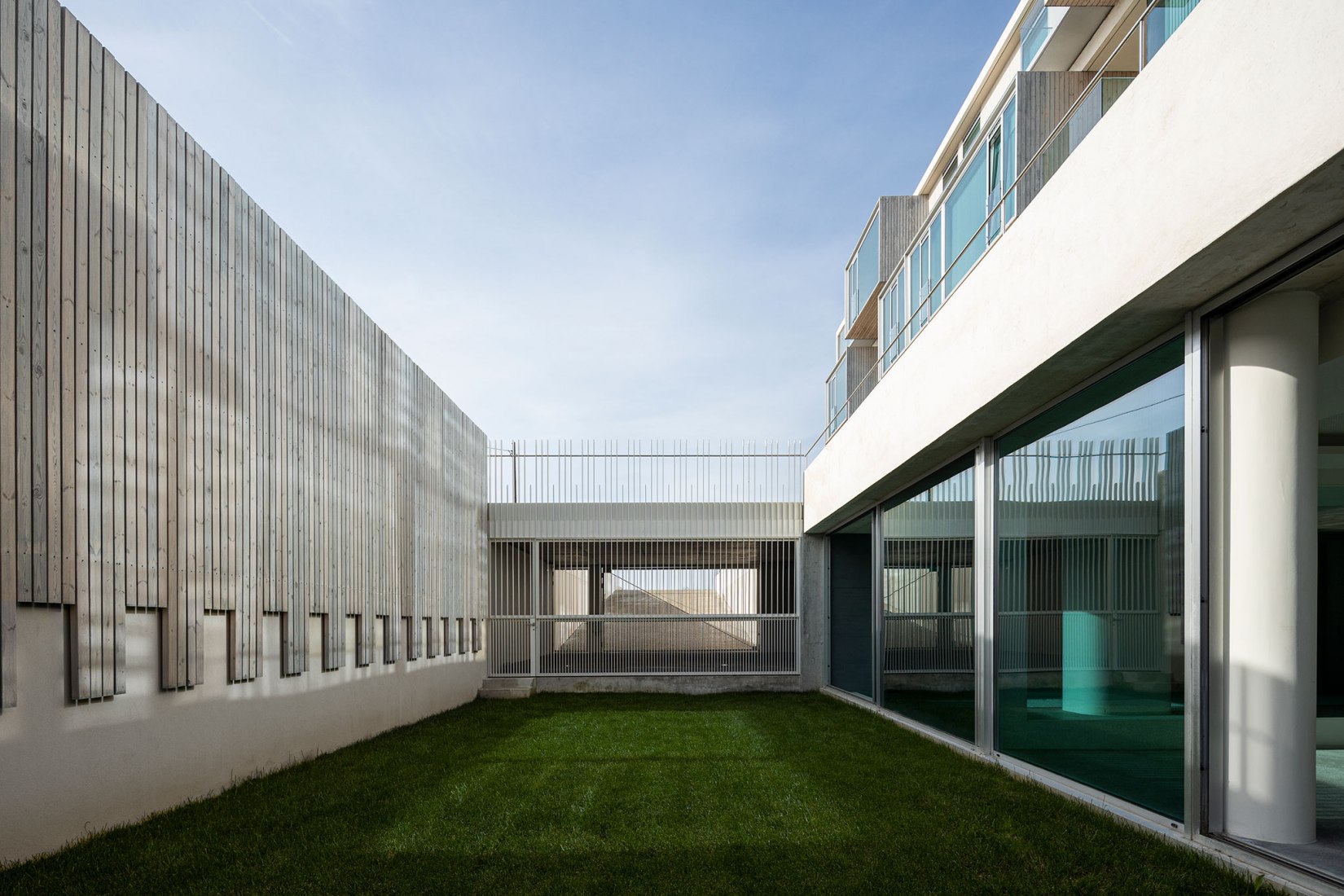 ORIZZONT Building by Rvdm Arquitectos. Photograph by Ivo Tavares Studio.