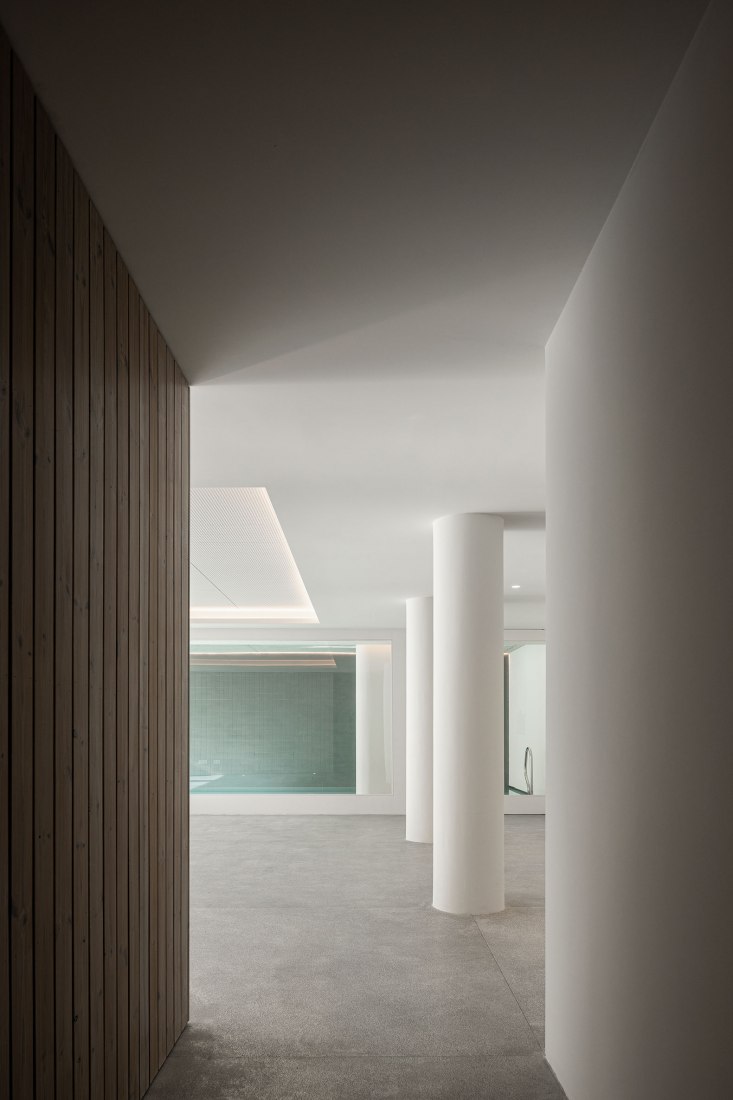 ORIZZONT Building by Rvdm Arquitectos. Photograph by Ivo Tavares Studio.
